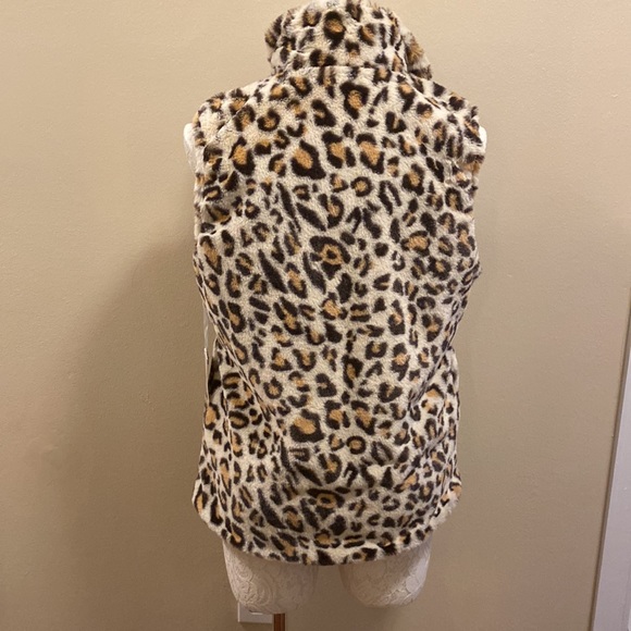 Katydid leopard faux vest - Picture 4 of 7